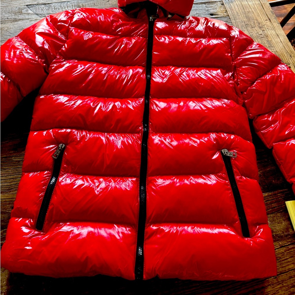 MONCLER MEN'S COAT - Bought for my son and it’s a very small medium.